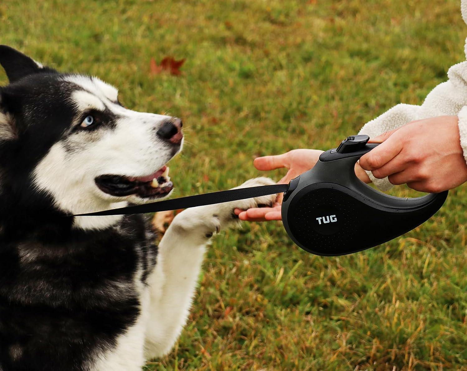 TUG 360° Tangle-Free Retractable Dog Leash with Anti-Slip Handle | 16 ft Strong Nylon Tape | One-Handed Brake, Pause, Lock (Medium, Black/Grey) - Image 5