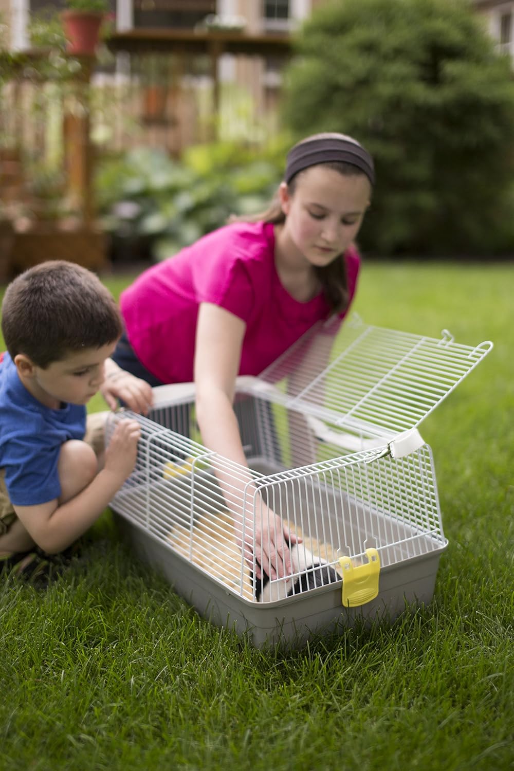 Prevue Pet Products Small Animal Travel Carrier - Hamster, Bird, Parakeet, Gerbil, Rabbit, Ferret, Guinea Pig, & Rat Carrier, Easy Pet Transportation, Travel Bird Cage, Lightweight & Portable - Gray - Image 5
